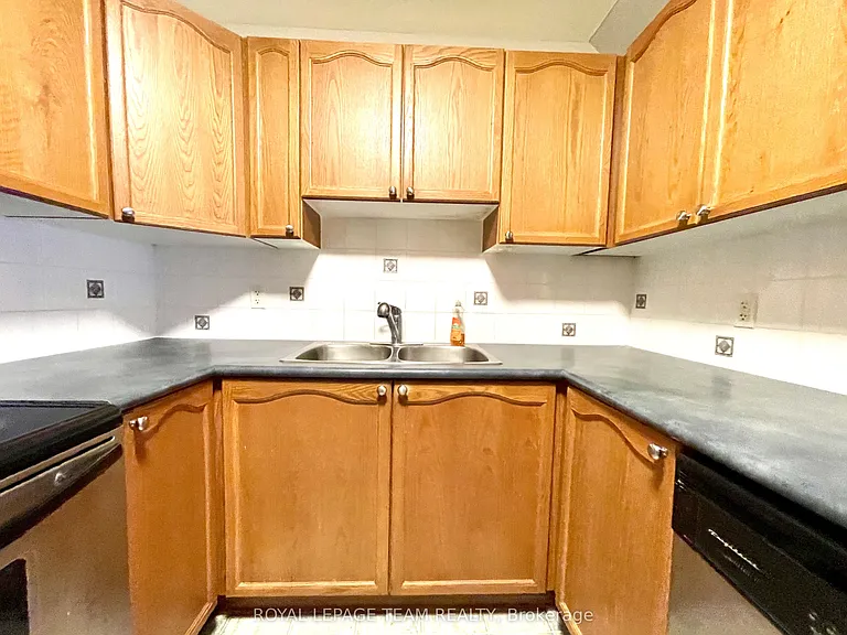 139 Oldfield St #B — Photo 5