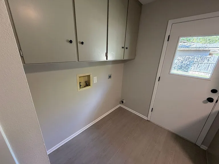 795 Albert St — Photo 12