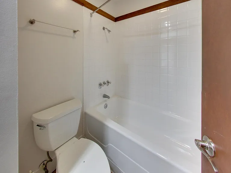 Riverwood Apartments — Photo 76