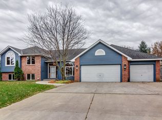2520 Southcrest Ave E, Maplewood, MN 55119
