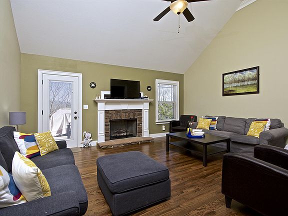 3rd image of 1008 Longo Dr #65