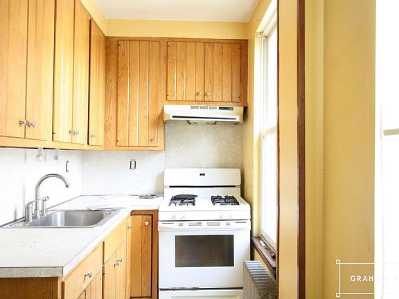 5th image of 647 Metropolitan Ave APT 2