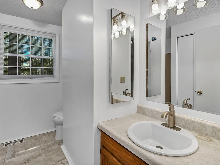220 N Donar Dr — Photo 37