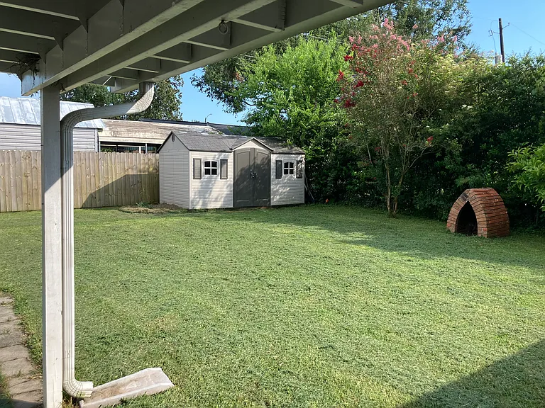 901 Dulles Dr — Photo 9
