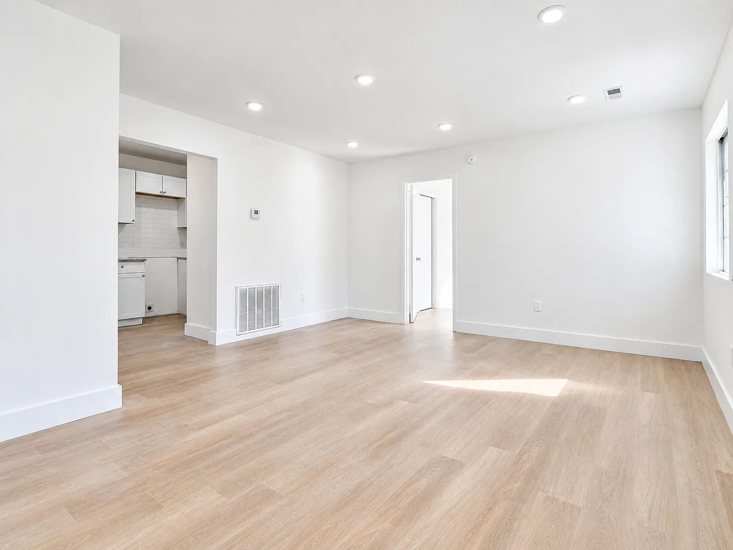 3 bed, 1300 sqft, $1,595 — Photo 4