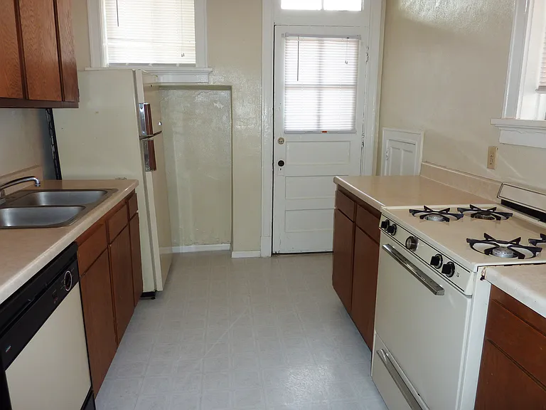 731 Leland Ave — Photo 6