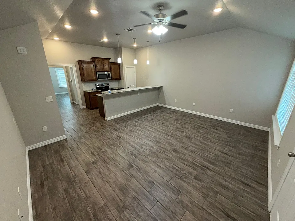 3353 Addison Way