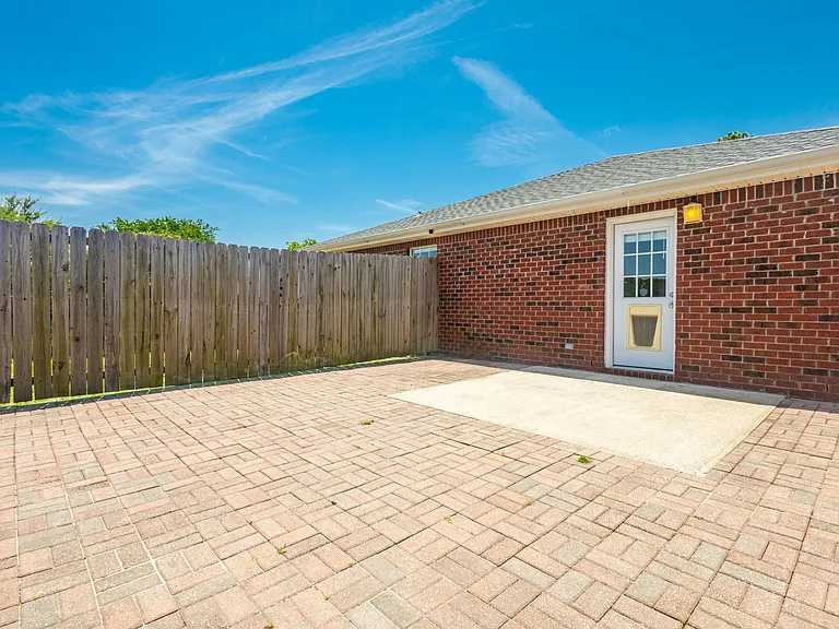 2104 Frontera St — Photo 36