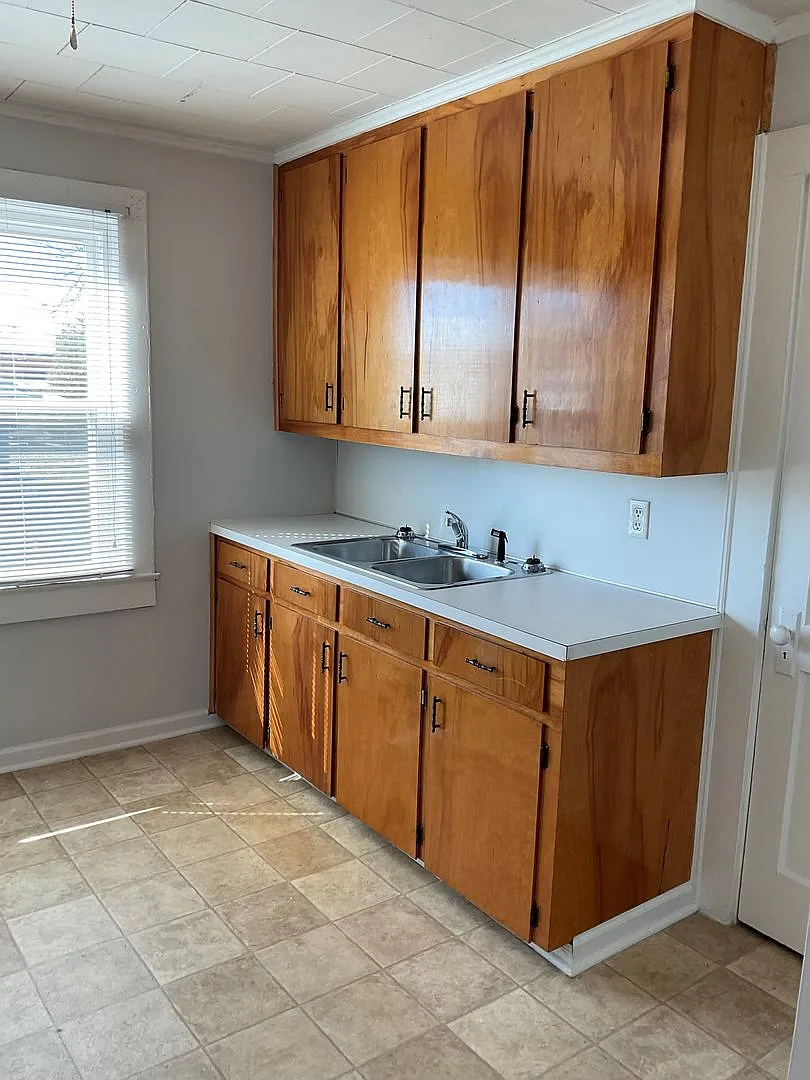 Studio Apartment in Belmont - Available Now! Welcome Home! — Photo 3