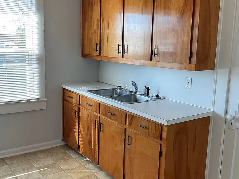 320 3rd St #5 — Photo 3