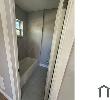 5th image of 3311 18th Ave S #4