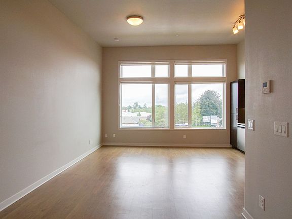 2nd image of 2250 NE Glisan St #502