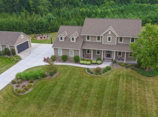 1330 Windy Knoll Dr, Hubertus, WI 53033