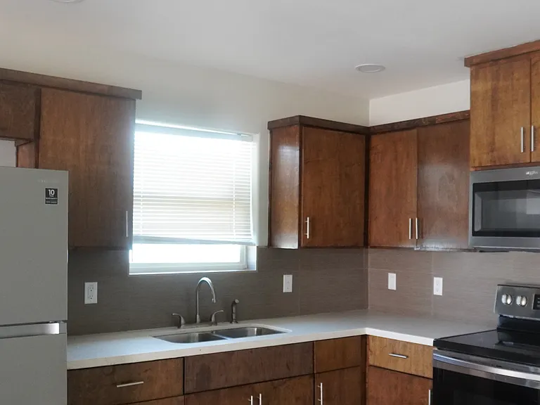 2802 Primrose Ave #1 — Photo 9