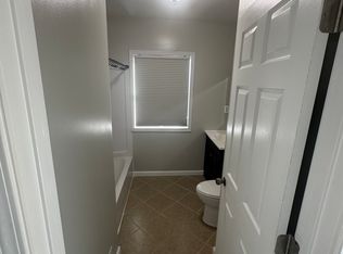 2207 10th St, Silvis, IL 61282