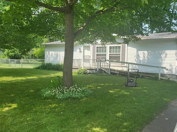 513 Edward St, Algonac, MI 48001
