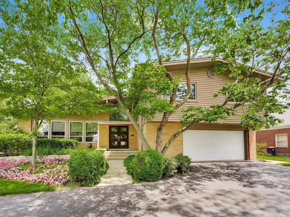 303 Charal Ln, Highland Park, IL 60035