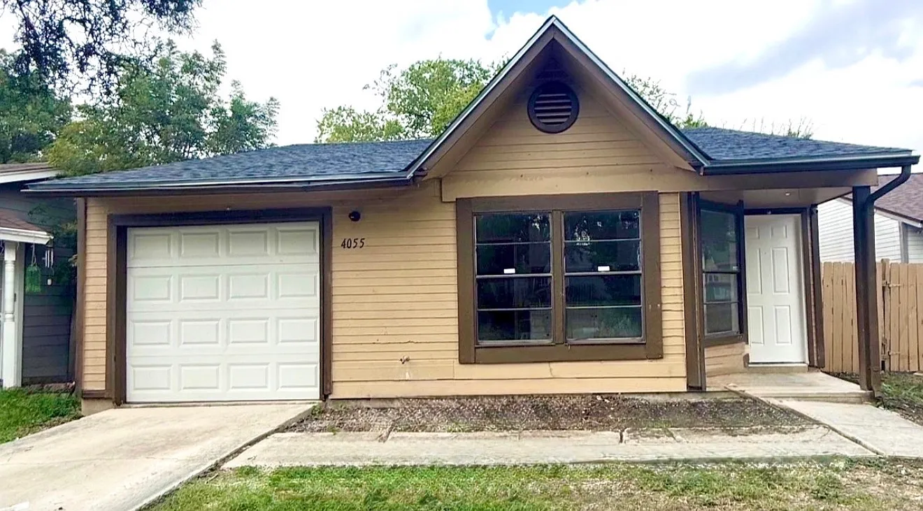 3 bed, 912 sqft, $1,300 — Photo 1