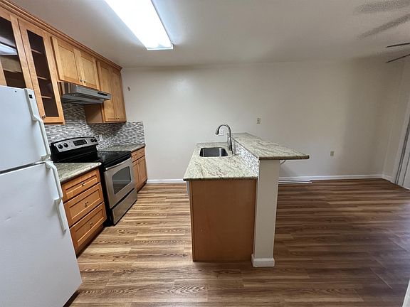 5th image of 140 Carlton Ave APT 5