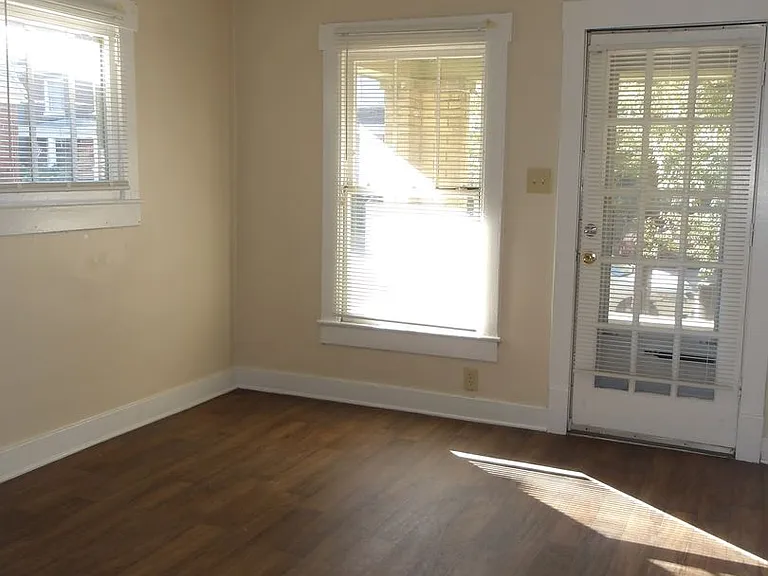 629 W Ormsby Ave — Photo 3