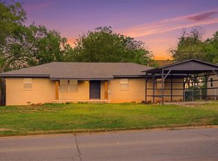 915 S 6th St, Chickasha, OK 73018