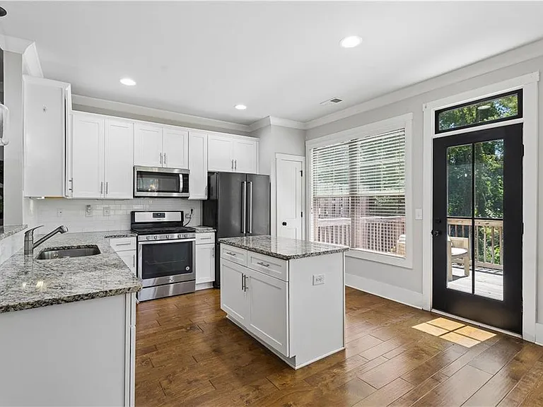 2424 Misty Hollow Pl — Photo 10