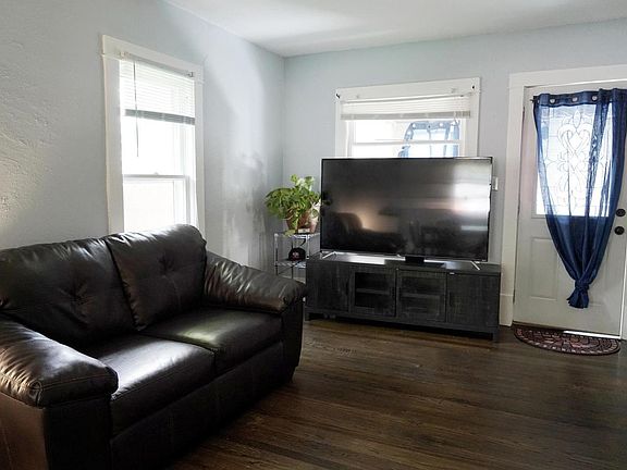 5th image of 3714 Queen Ave N