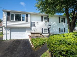 147 Airport Dr, York, ME 03909
