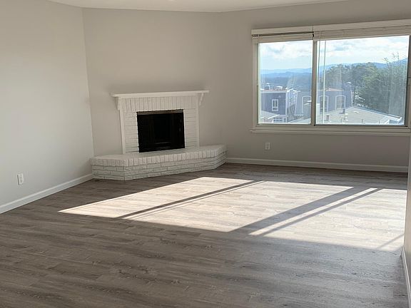 3rd image of 9 Nelson Ct