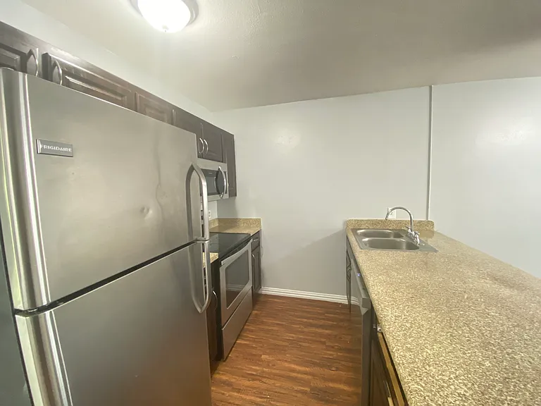 207 Country Bend Dr — Photo 9