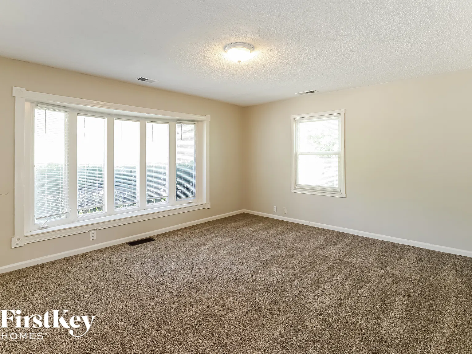 3 bed, 2.0 bath, 988 sqft, $2,150 — Photo 2