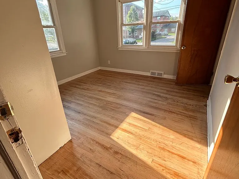 122 W Florence Ave — Photo 21