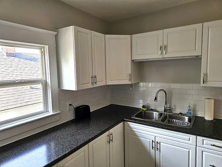 227 Bowen Rd — Photo 3