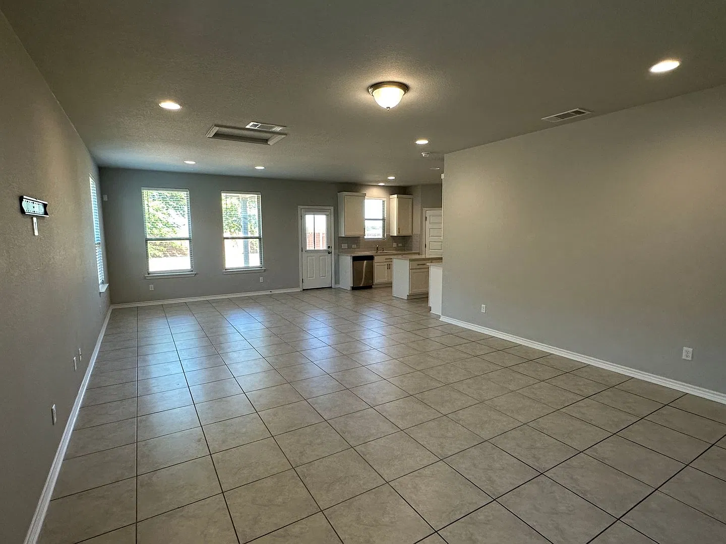 Well Maintained Home In Newly Developed Neighborhood! — Photo 2