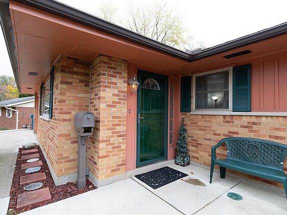 3rd image of 5702 Durand St