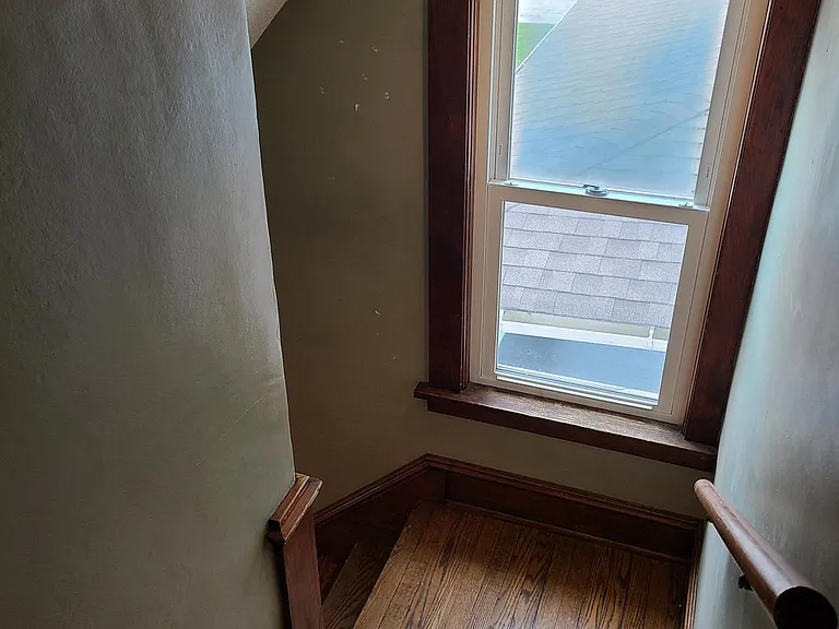 Staircase going down to 1st floor