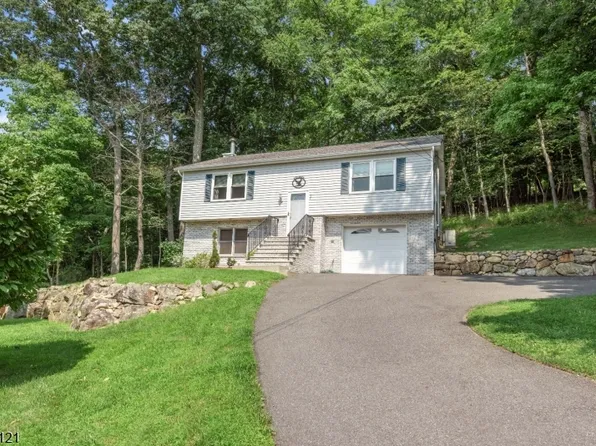 65 Prospect Point Rd, Jefferson Twp., NJ 07849