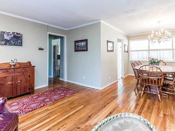 4th image of 834 Woodside Dr