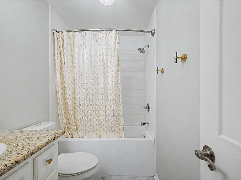 1104 Buckner St — Photo 33