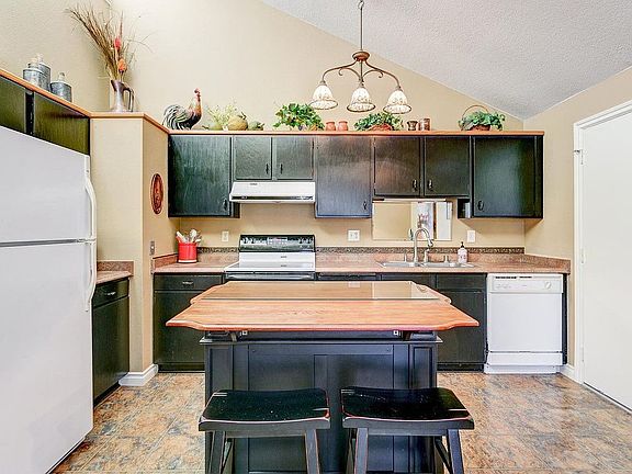 4th image of 1207 NW 138th Way