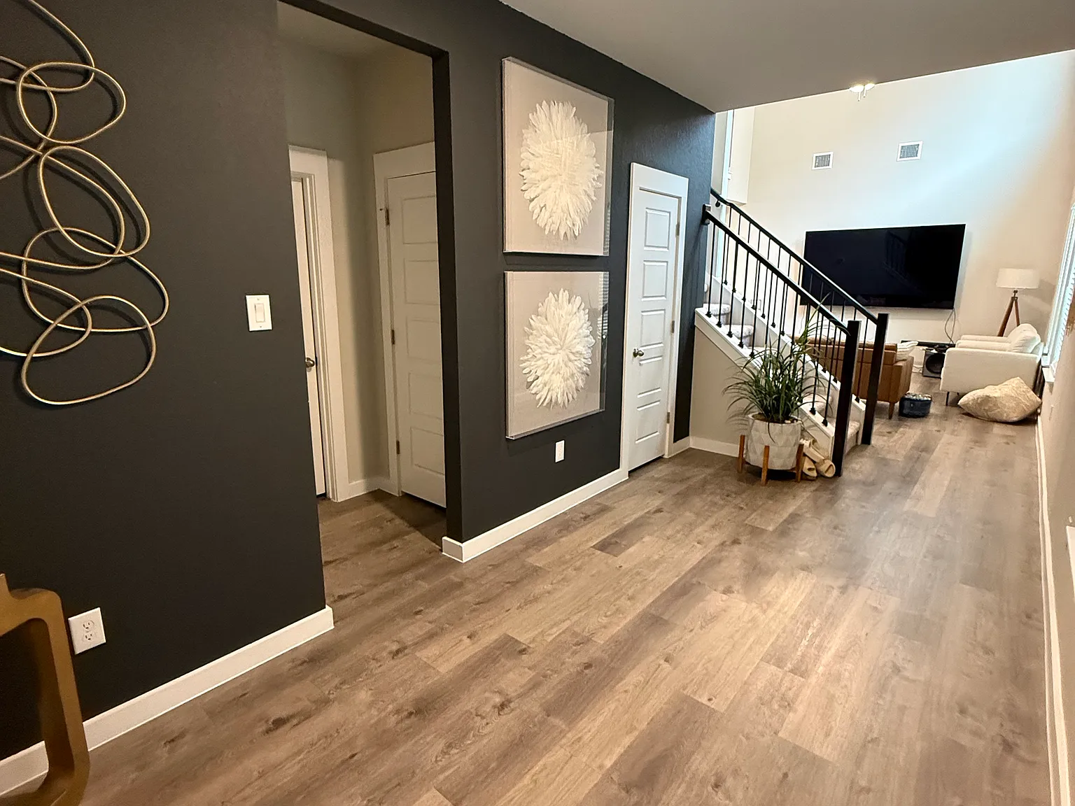 4 bed, 2.5 bath, 2550 sqft, $2,700 — Photo 4