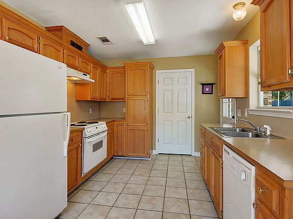 4th image of 30706 Country Club Ln