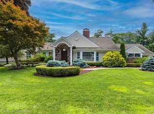 6335 E Surrey Rd, Bloomfield Hills, MI 48301