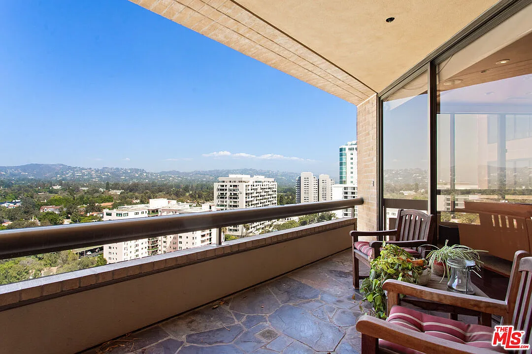 10430 Wilshire Blvd — Photo 3