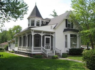 113 N Walnut St, Oakland, IL
