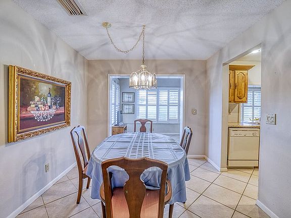 4th image of 1046 Forest Lakes Dr
