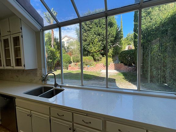 4th image of 1586 Avenida Guillermo