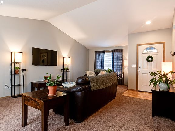 3rd image of 4011 NE 83rd Way