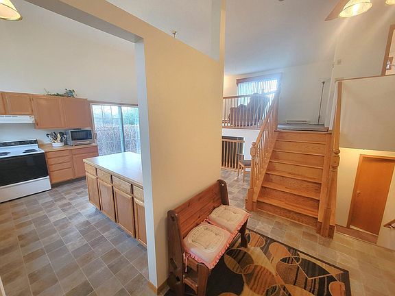 4th image of 851 Elm Park Pl