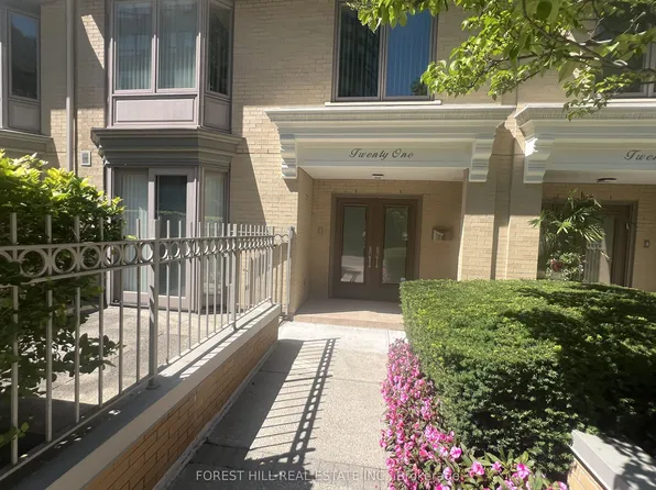 21 Lower Village Gate, Toronto, ON M5P 3L7
